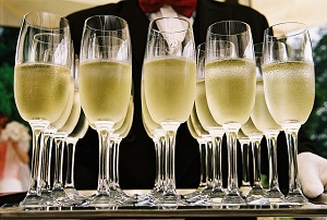 Champagne is good for the brain, research finds